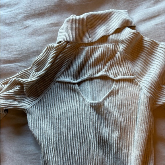 Abercrombie & Fitch Cream Cowl Neck Sweater - Picture 4 of 4